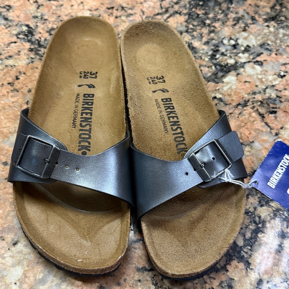 NWT Madrid Slide Sandal
Birkenstock with Buckle Metallic black Birko Flor 37